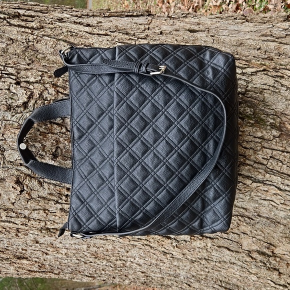 TAHARI. Black Quilted Tote Bag. Faux Leather. NWOT! - Picture 2 of 16